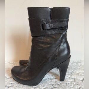 Tsubo Black Heeled Zip Up Ankle Bootie size 6.5